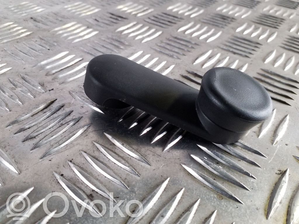 Opel Astra J Korbka szyby drzwi tylnych 