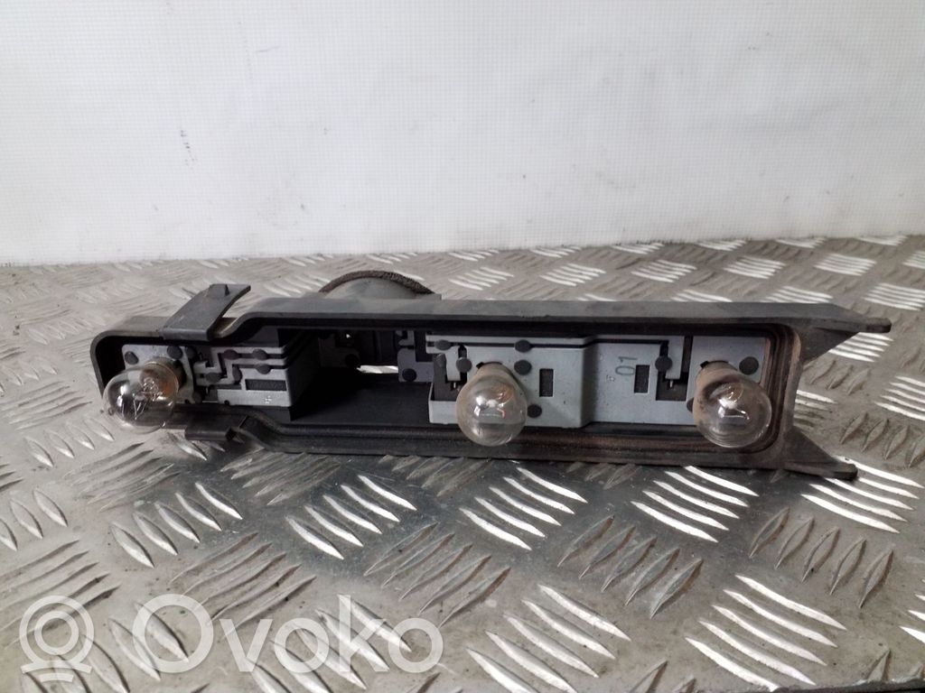 Ford Focus Takavalon polttimon suojan pidike 