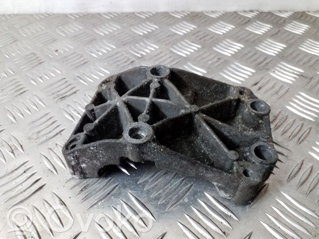 Engine mounting bracket   98FF19D624AC