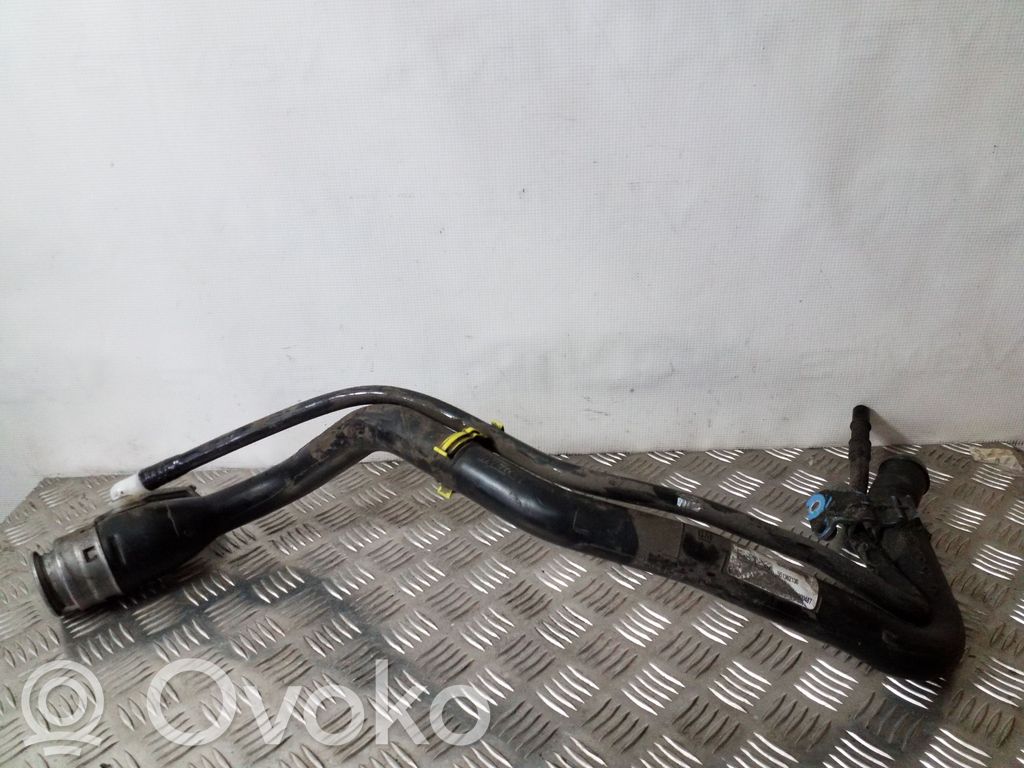 Opel Astra K Rura wlewu paliwa 