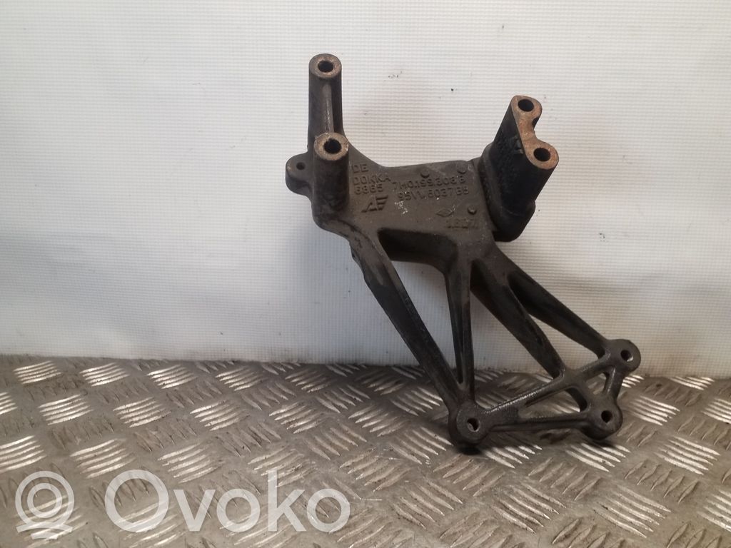 Ford Galaxy Engine mounting bracket 