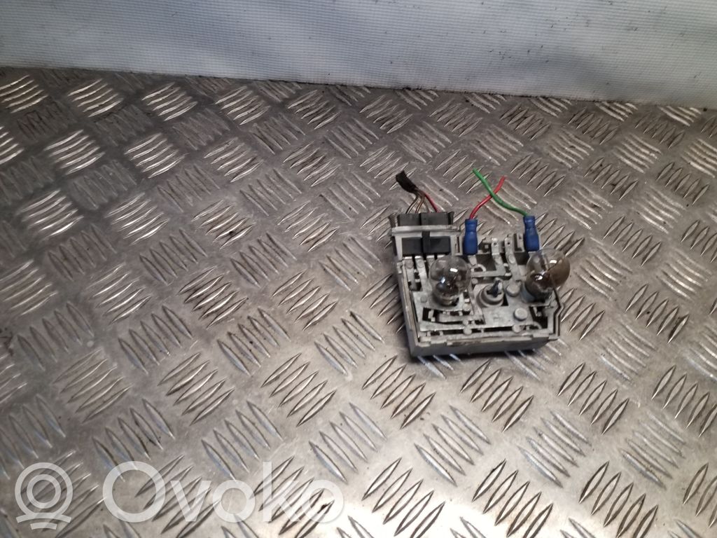 Audi 80 90 S2 B4 Aizmugures spuldzes vāka turētājs 