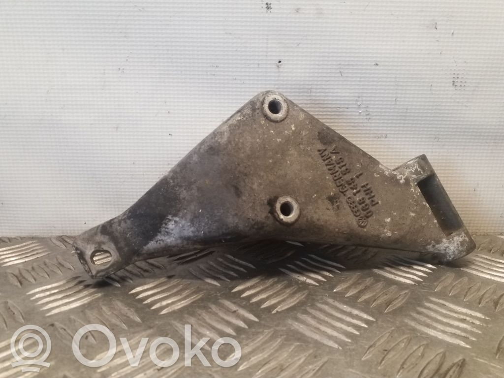 Audi 80 90 S2 B4 Engine mounting bracket 
