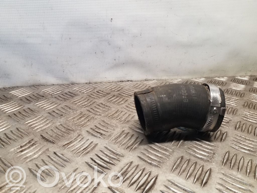 Volkswagen PASSAT CC Wąż / Rura intercoolera 