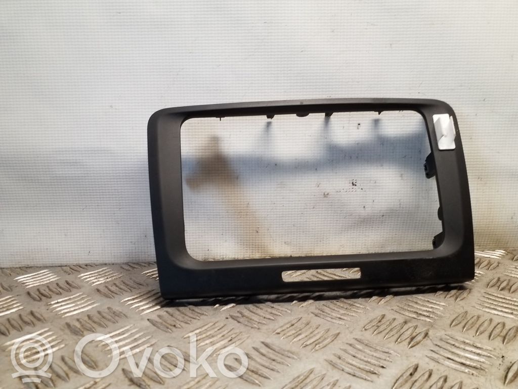 Konsola środkowa / Radio / GPS   3T0858069