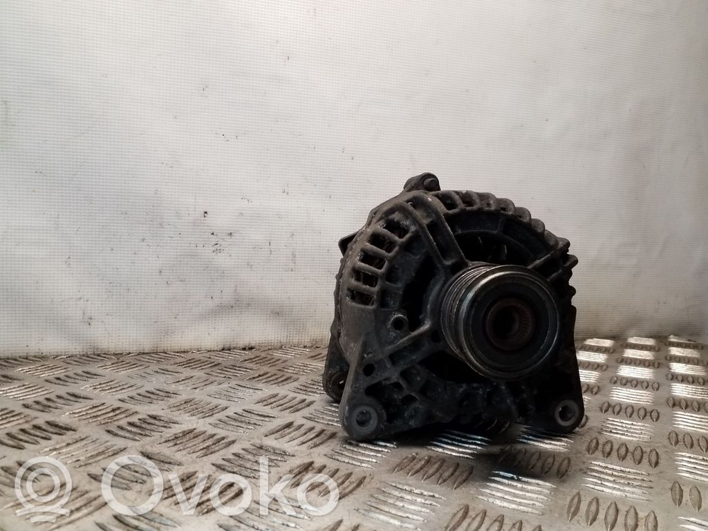 Nissan Juke I F15 Generatorius 