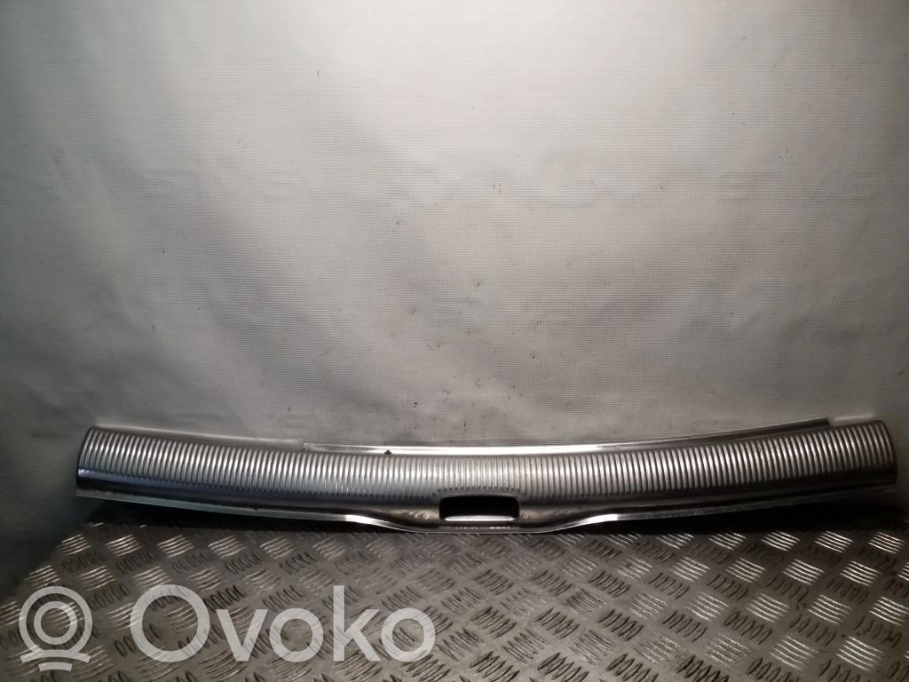 Volkswagen PASSAT B5 Protector del borde del maletero/compartimento de carga 