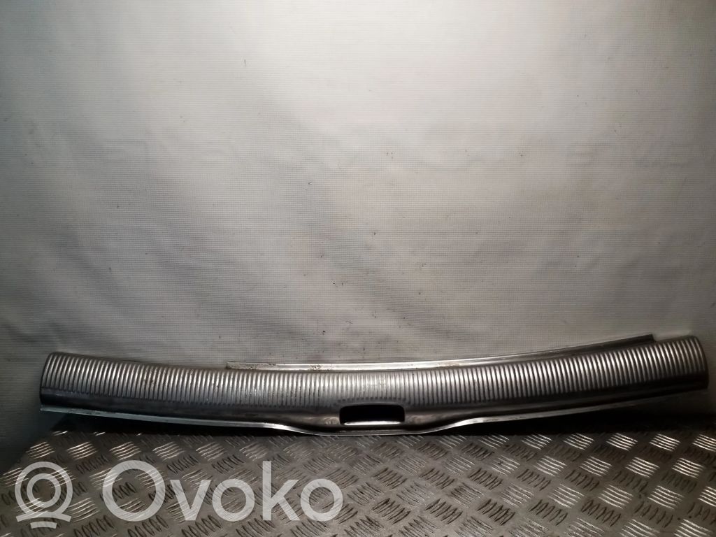Volkswagen PASSAT B5 Protector del borde del maletero/compartimento de carga 