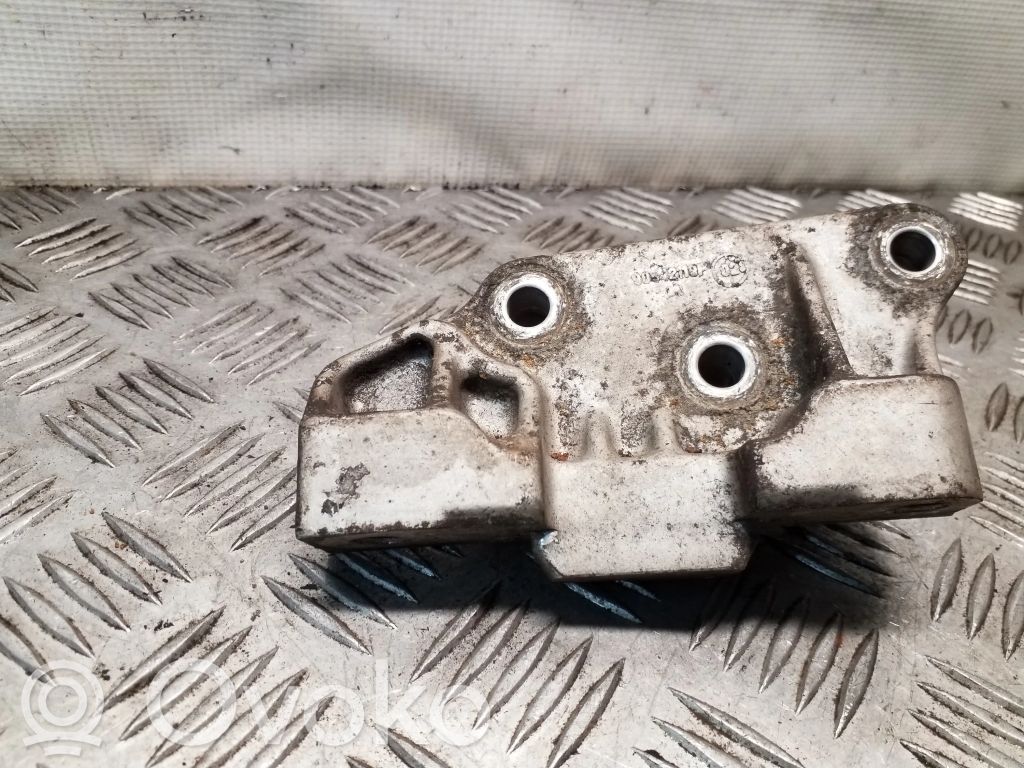 Chrysler Voyager Engine mounting bracket 