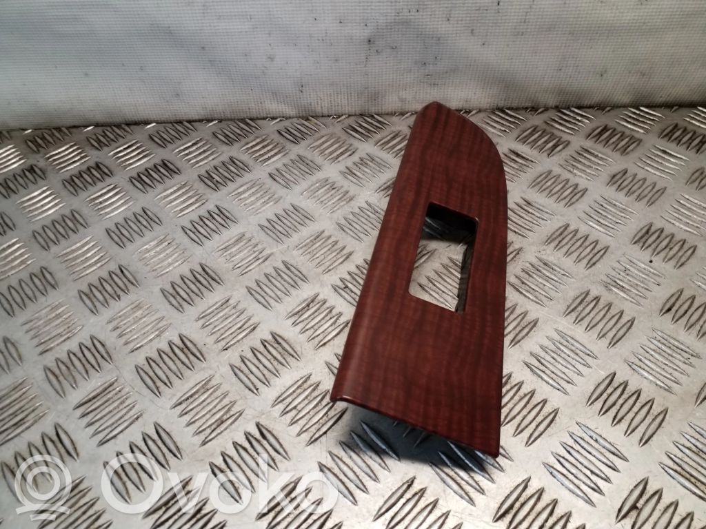 Jeep Grand Cherokee (WK) Front door window switch trim 