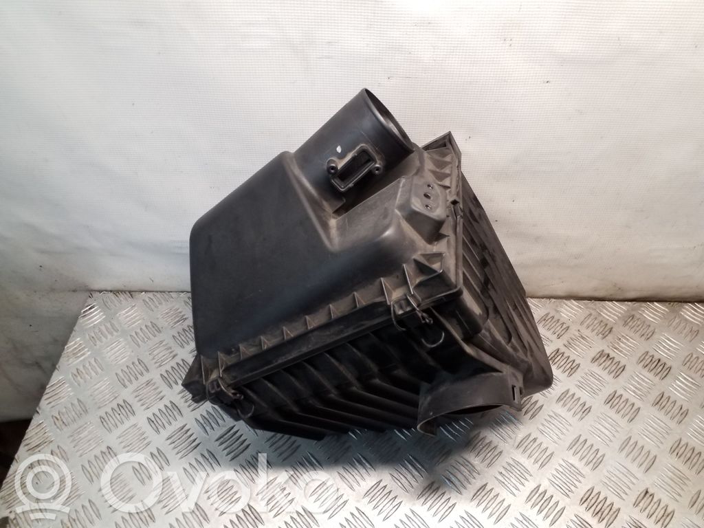 Dodge Nitro Air filter box 