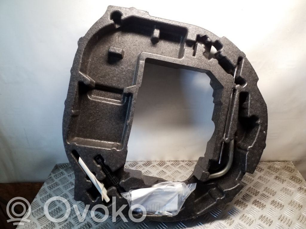 Audi A1 Įrankių daiktadėžė 