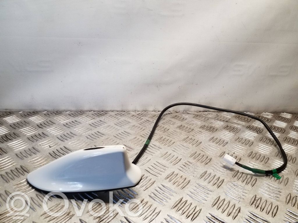Toyota Auris E180 GPS-pystyantenni 