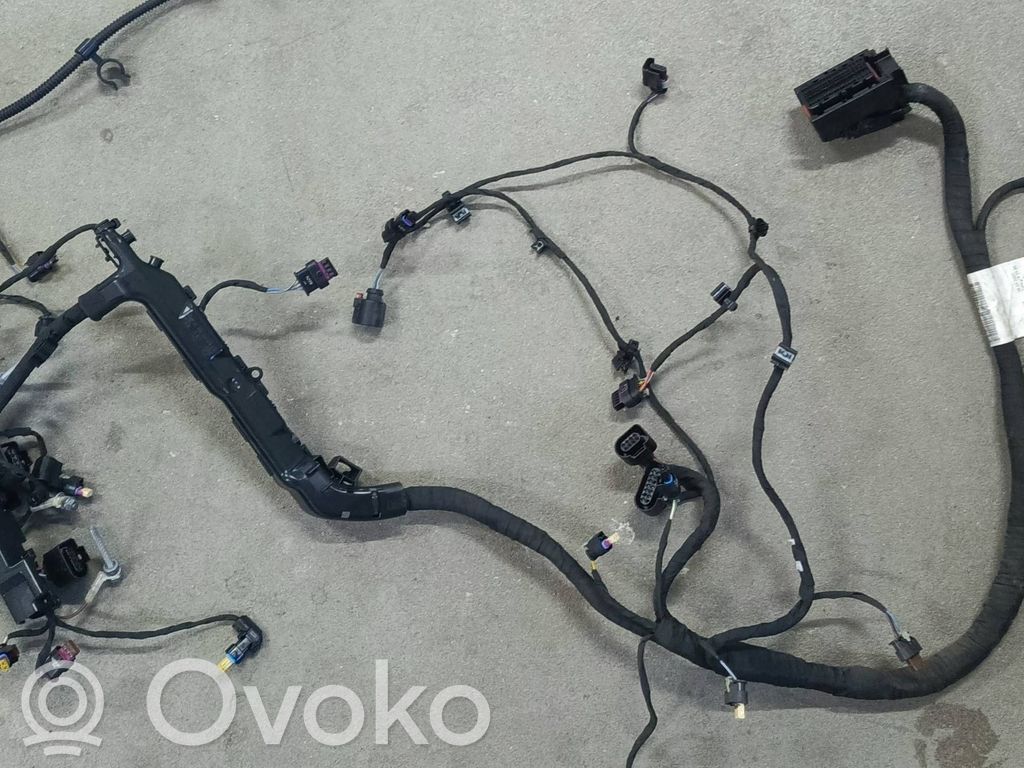 Audi A4 S4 B9 8W Wiązka przewodów silnika 