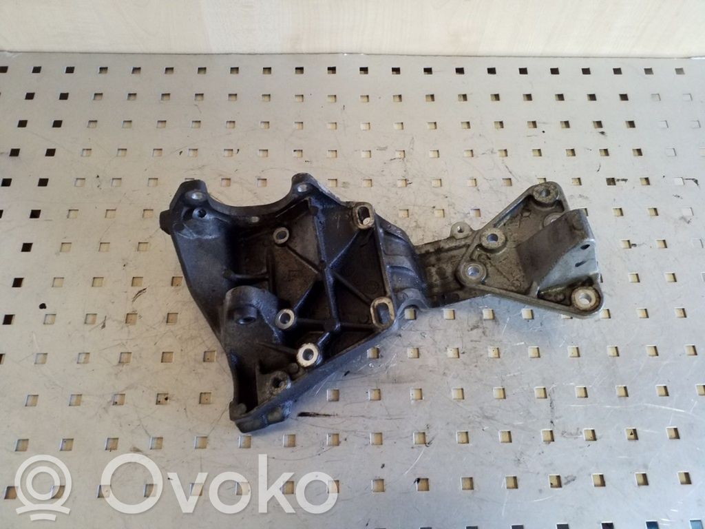 Volvo XC60 Generator/alternator bracket 