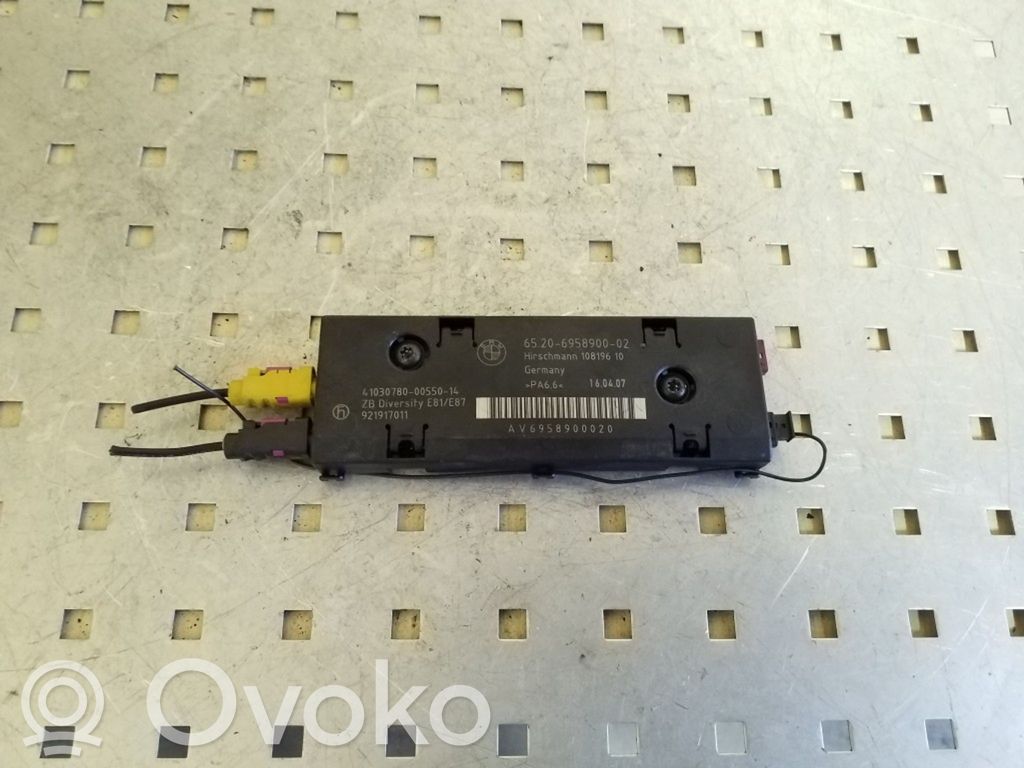 BMW 1 E81 E87 Antenos stiprintuvas 