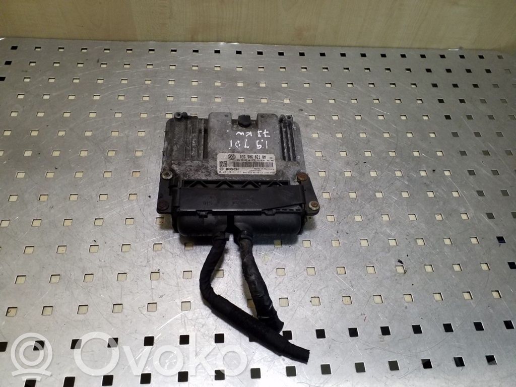 Skoda Superb B6 (3T) Engine control unit/module 