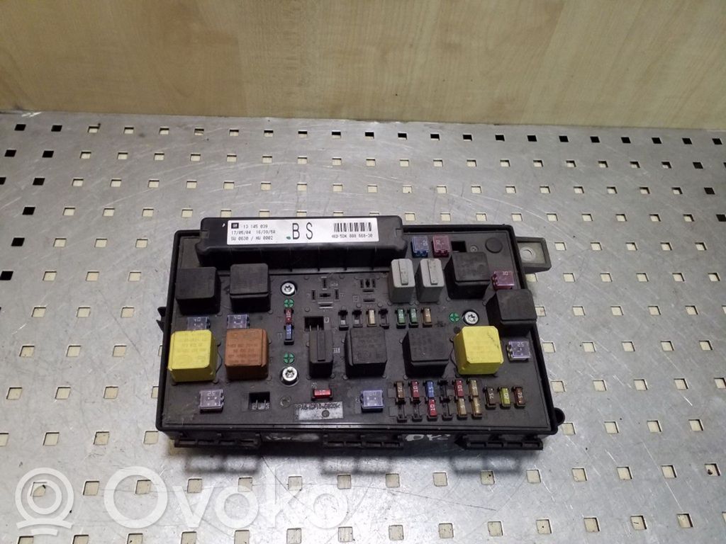Opel Astra H Módulo de fusible 