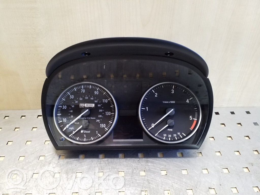 Geschwindigkeitsmesser Cockpit   1025380,9220964