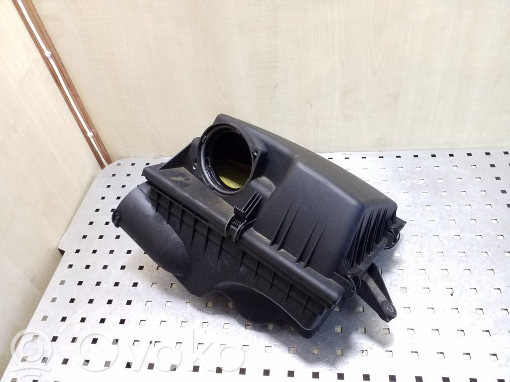 BMW 5 E60 E61 Air filter box 
