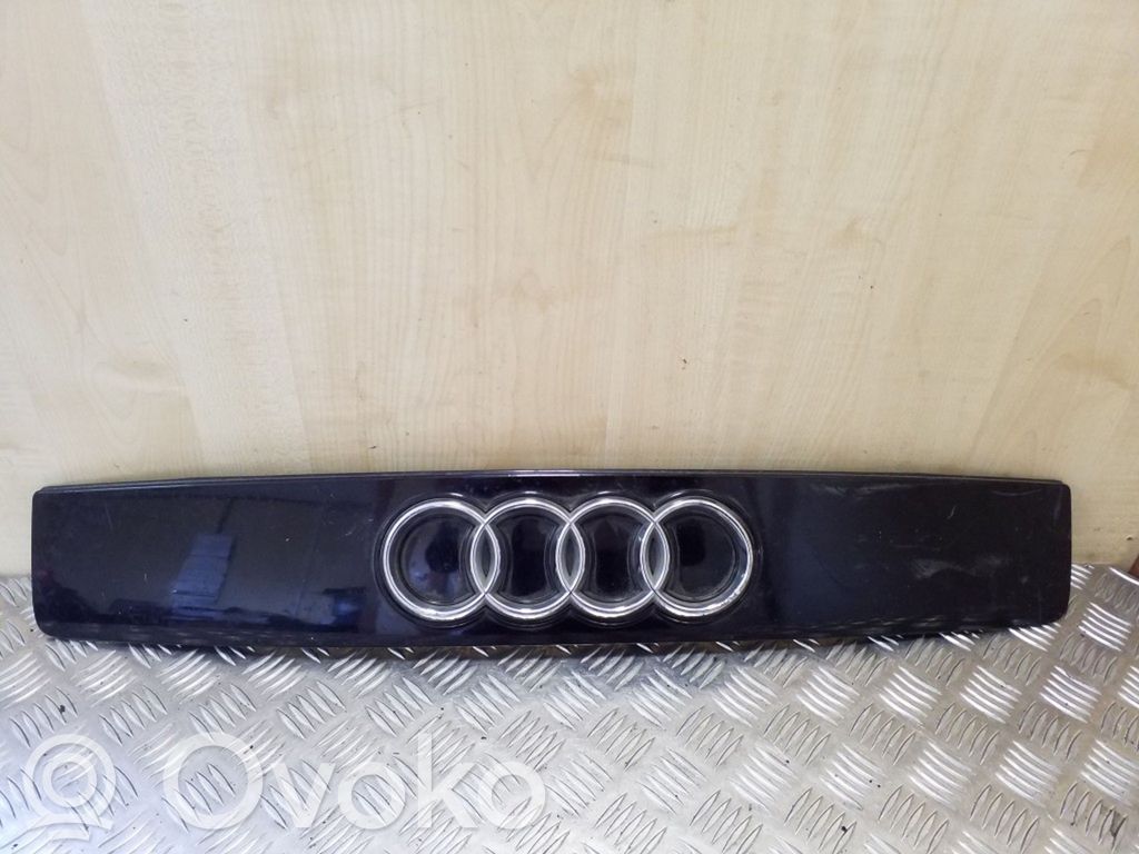 Audi A2 Etupuskurin ylempi jäähdytinsäleikkö 