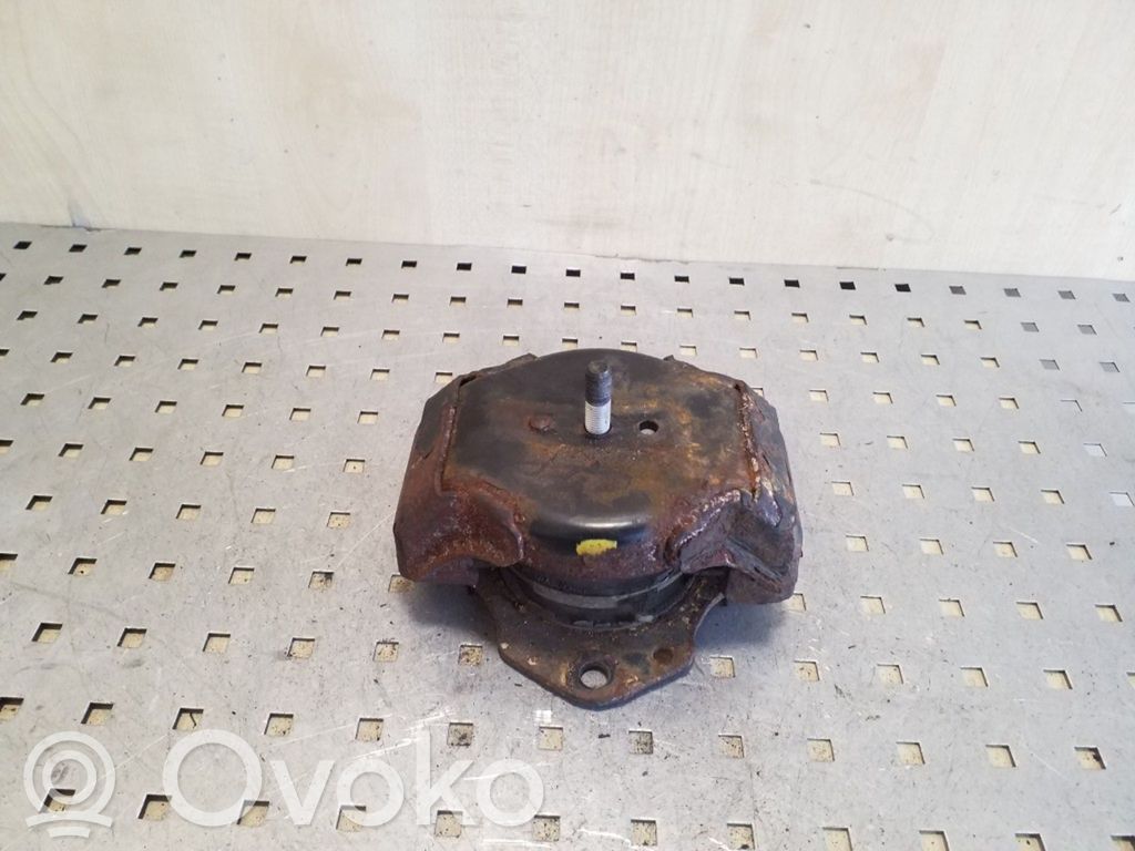 Mitsubishi Pajero Engine mount bracket 