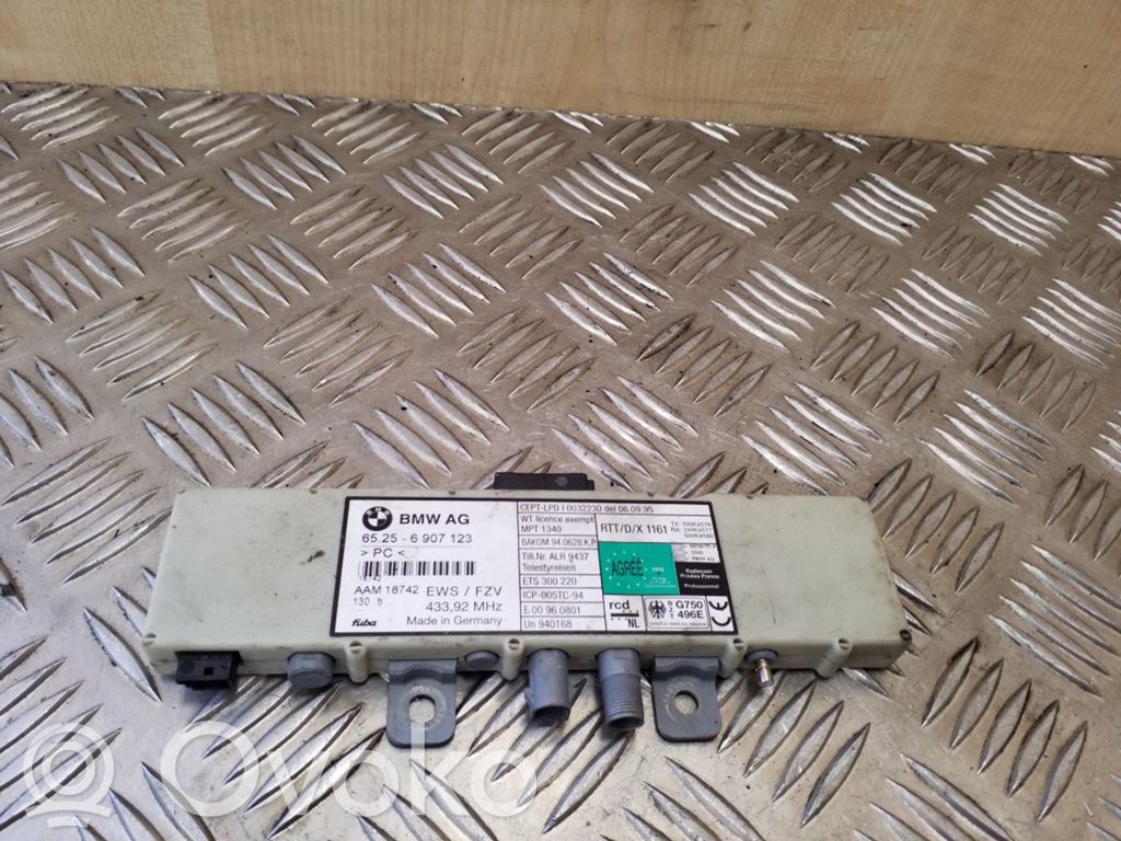 BMW 3 E46 Antenos stiprintuvas 
