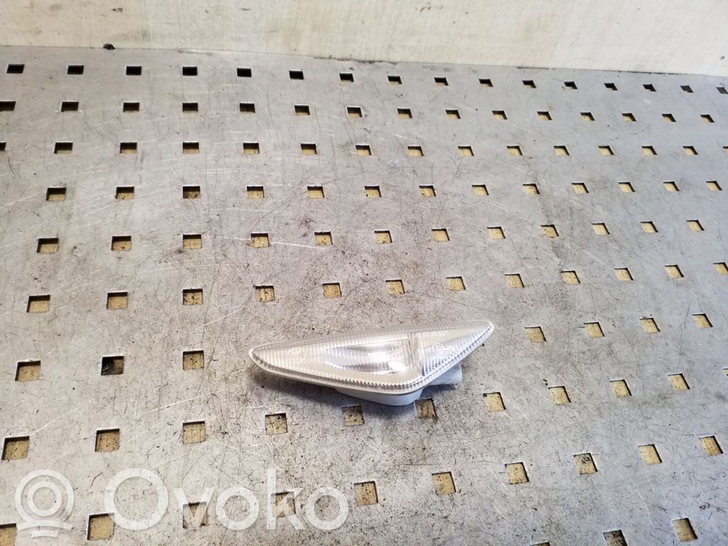BMW X5 E70 Front fender indicator light 