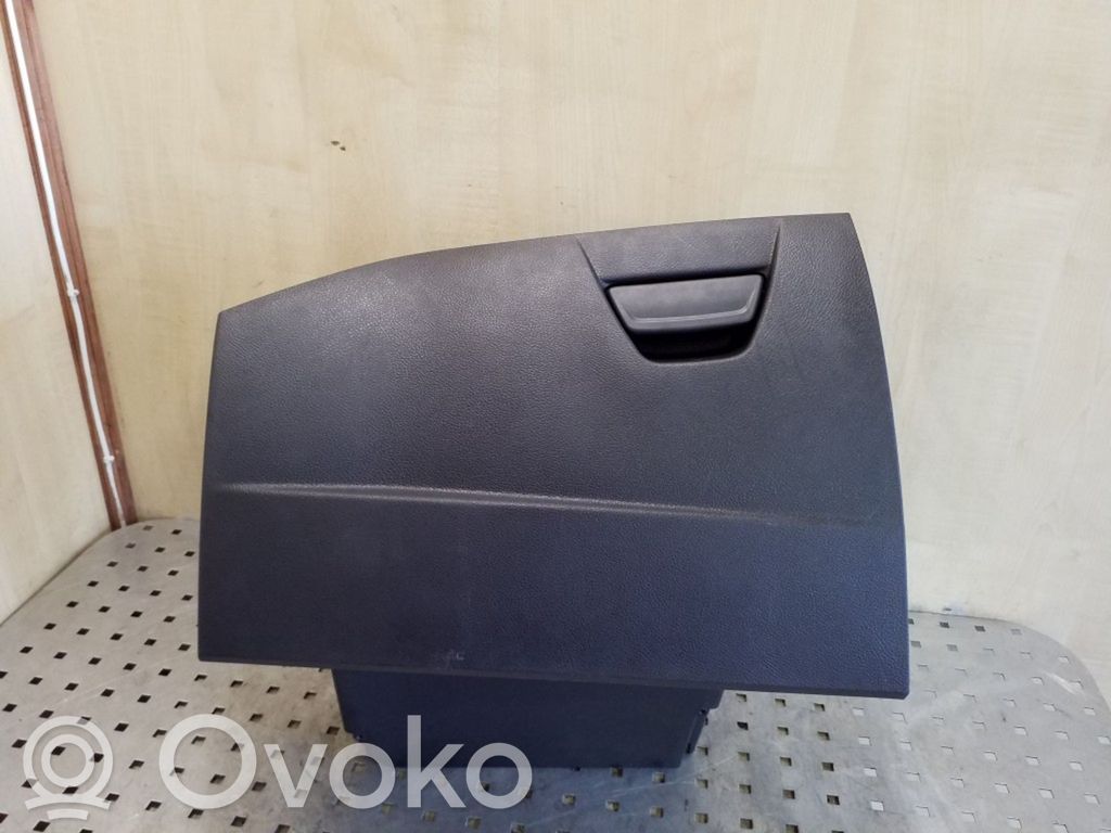 Ford Focus Daiktadėžės (bordačioko) komplektas 
