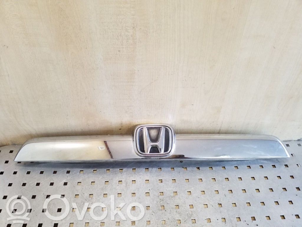 Honda CR-V Trunk door license plate light bar 