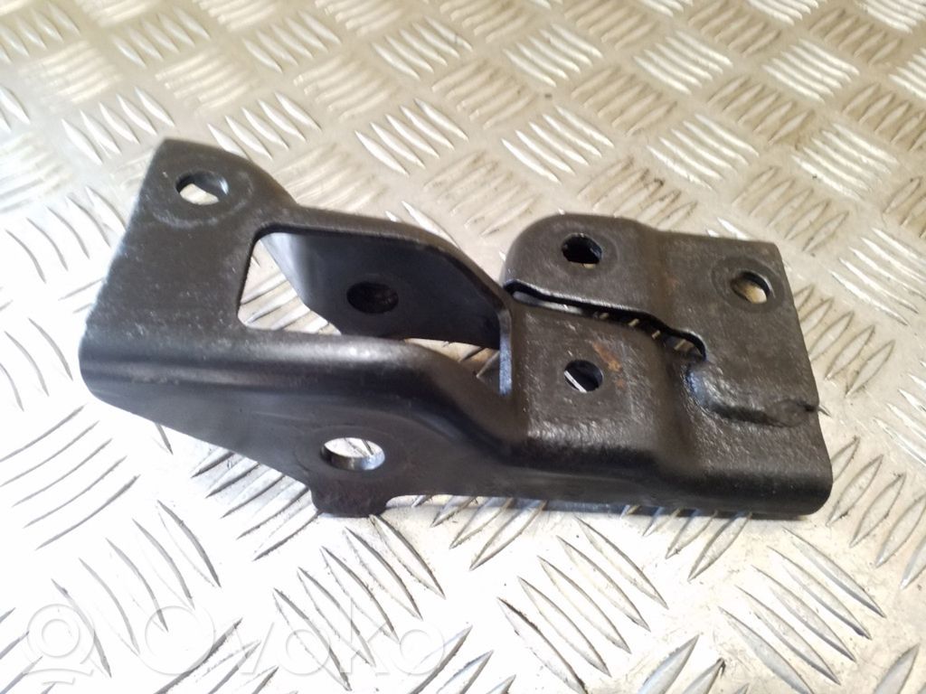 Gearbox mounting bracket