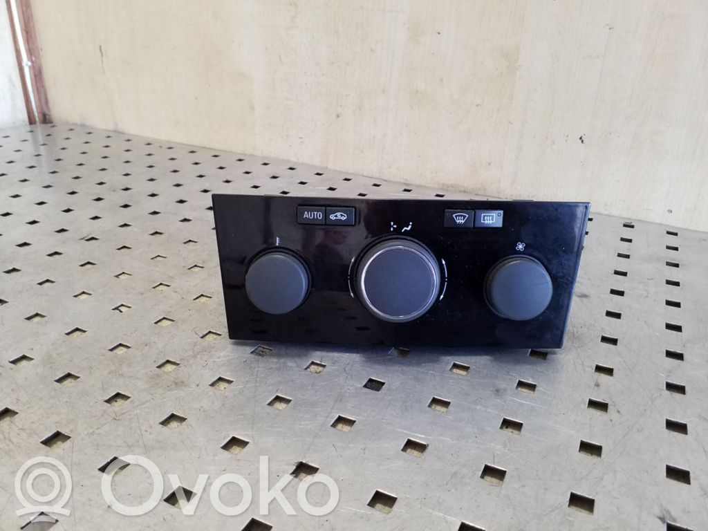 Opel Zafira B Climate control unit 