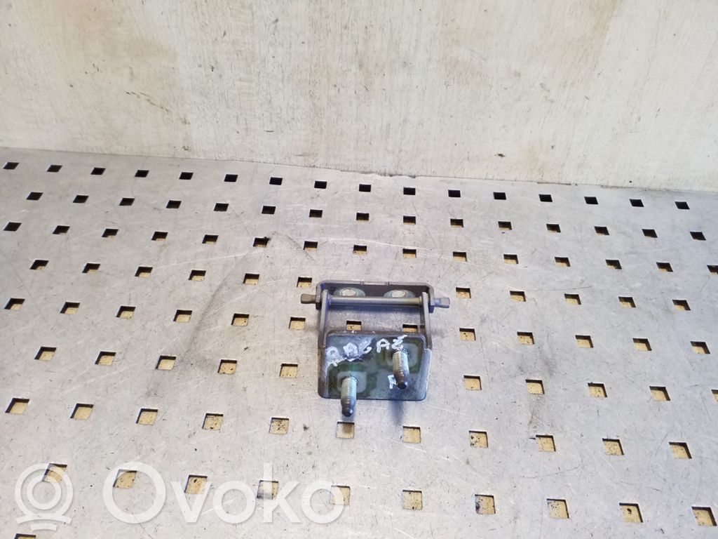 Ford Focus Tailgate/trunk/boot hinge 