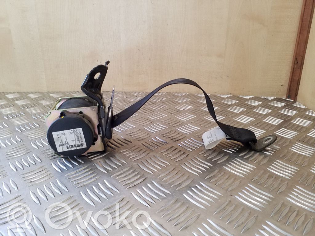 Mazda 3 I Takaistuimen turvavyö 