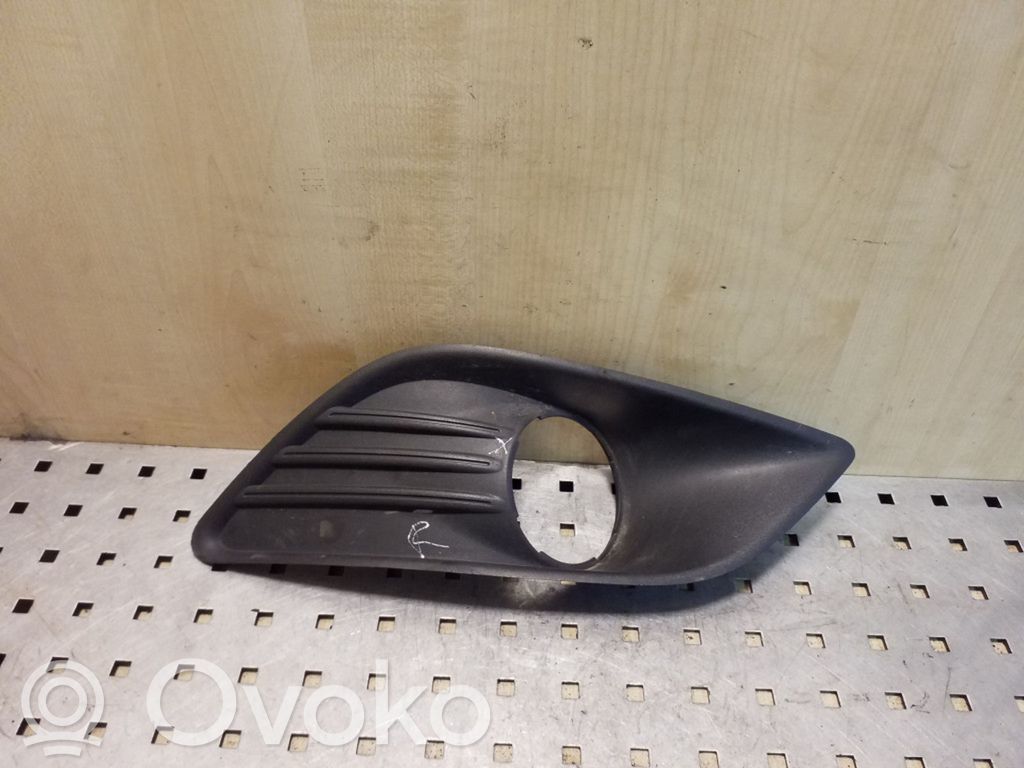 Ford Focus Etusumuvalon ritilä 