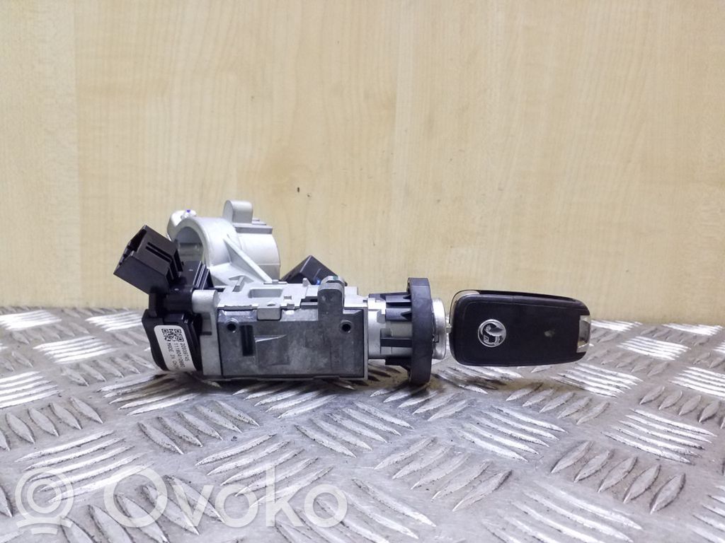 Opel Astra J Užvedimo spynelė 