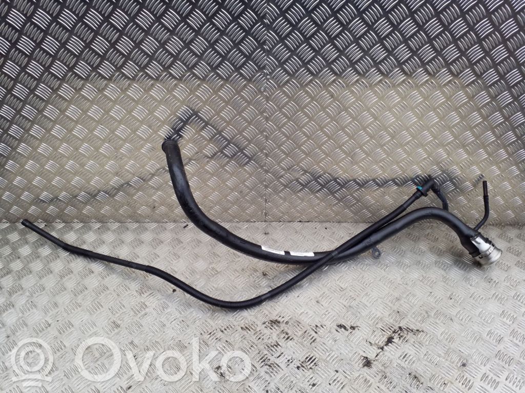 BMW X5 E70 Polttoainesäiliön täyttöaukon suukappale 
