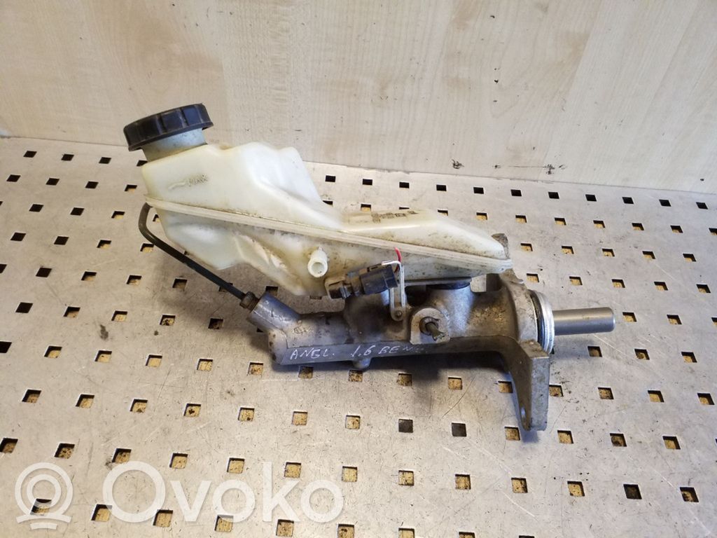 Toyota Corolla E120 E130 Pääjarrusylinteri 