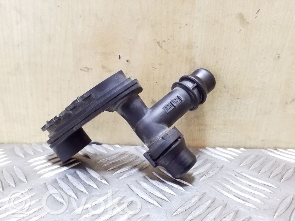 Engine coolant pipe/hose   1438820