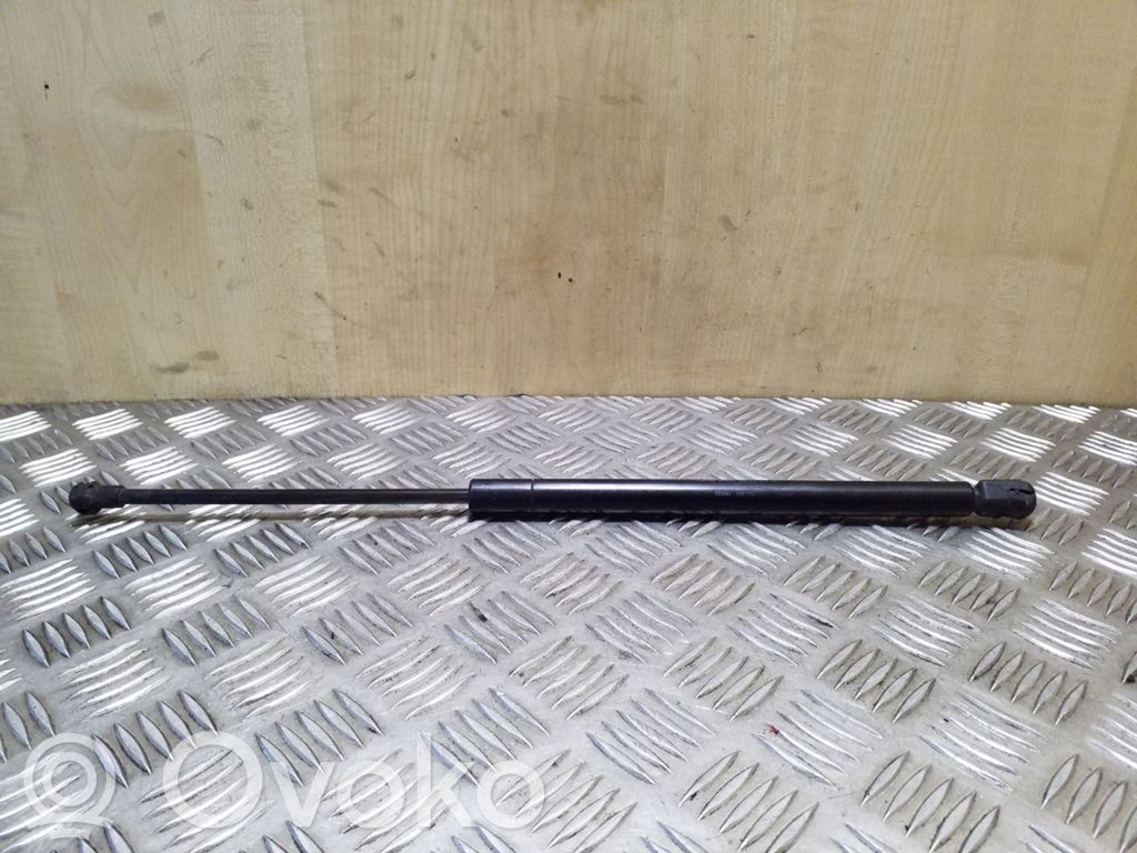 Toyota Corolla E120 E130 Tailgate/trunk strut/damper 