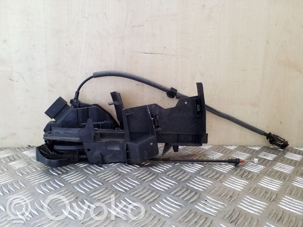 Ford Focus Priekšpusē slēdzene 