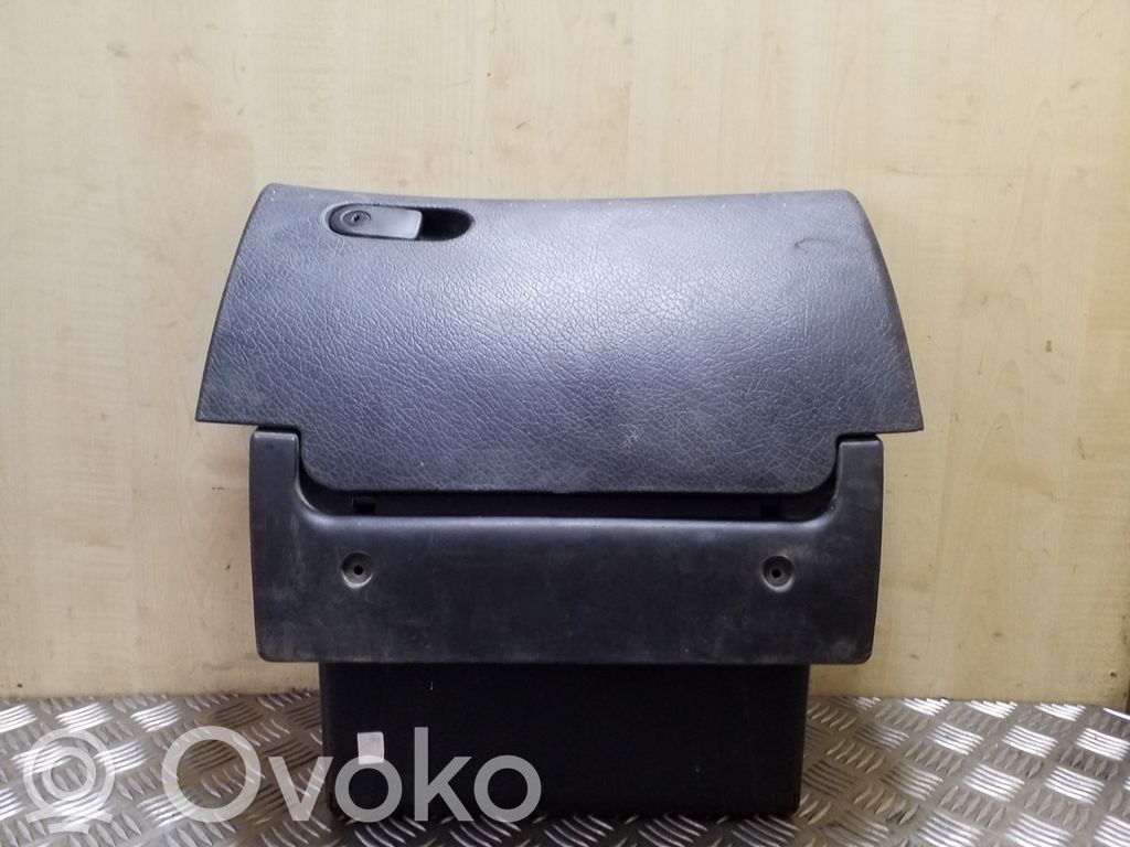 Opel Vectra B Daiktadėžės (bordačioko) komplektas 