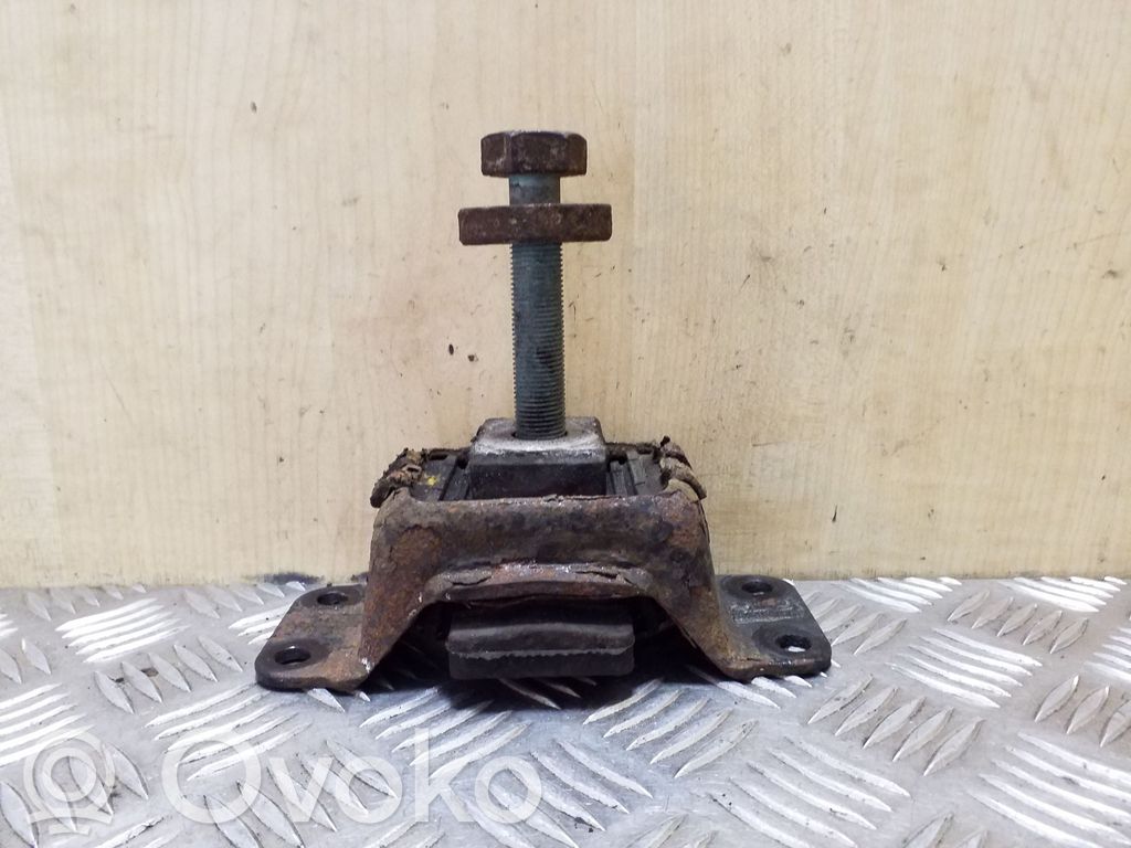 Engine mount bracket   7M0505221C,95VW5K818BC