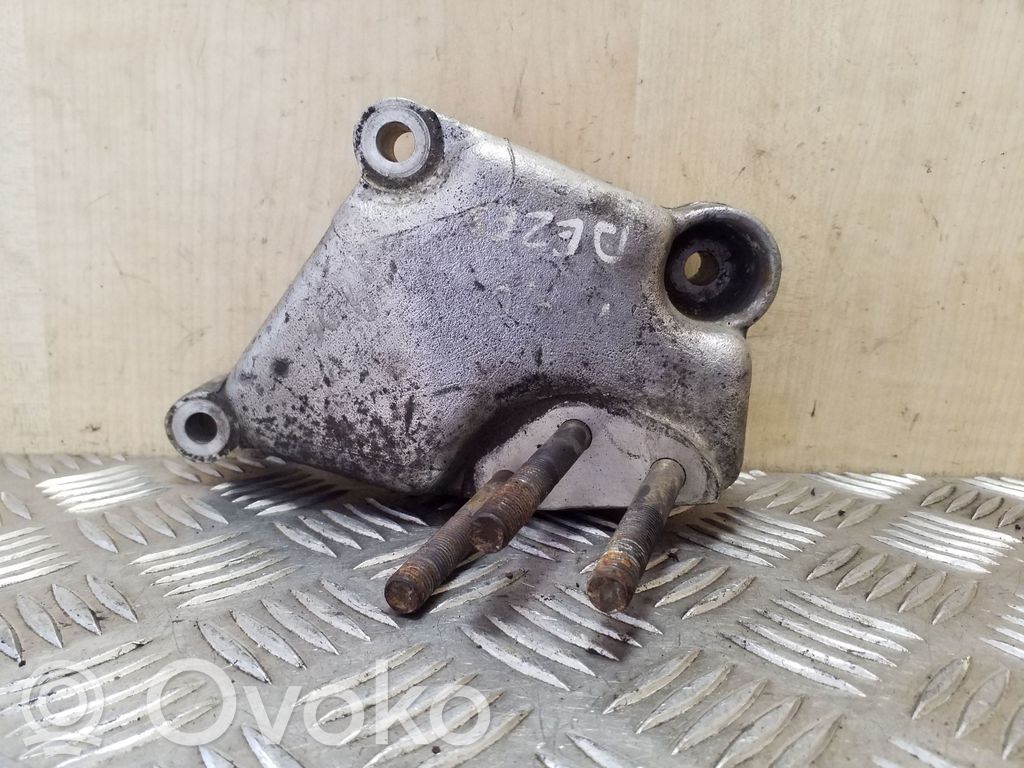 Volvo S40, V40 Gearbox mounting bracket 