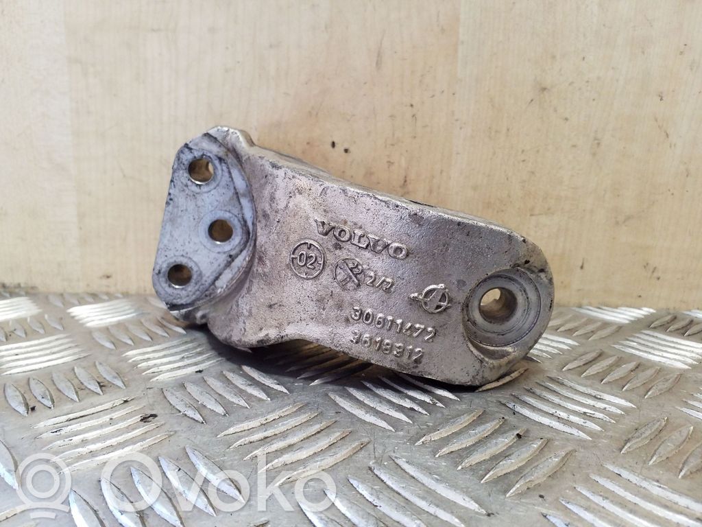 Volvo S40, V40 Engine mounting bracket 