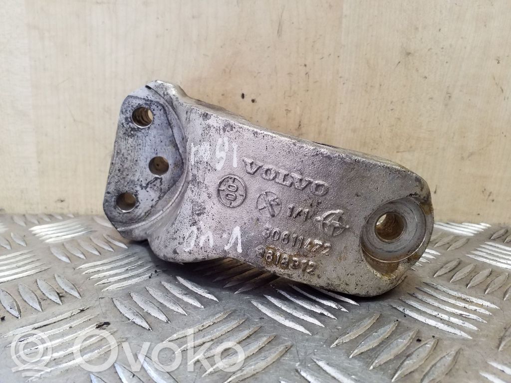 Volvo S40, V40 Engine mounting bracket 