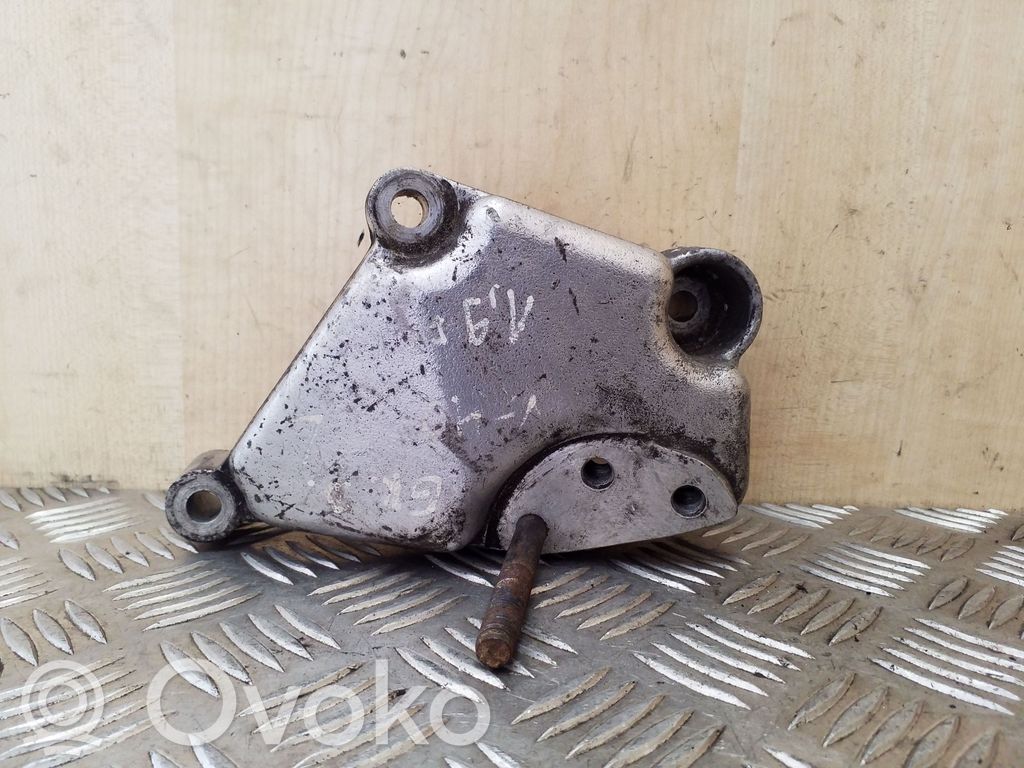 Volvo S40, V40 Gearbox mounting bracket 