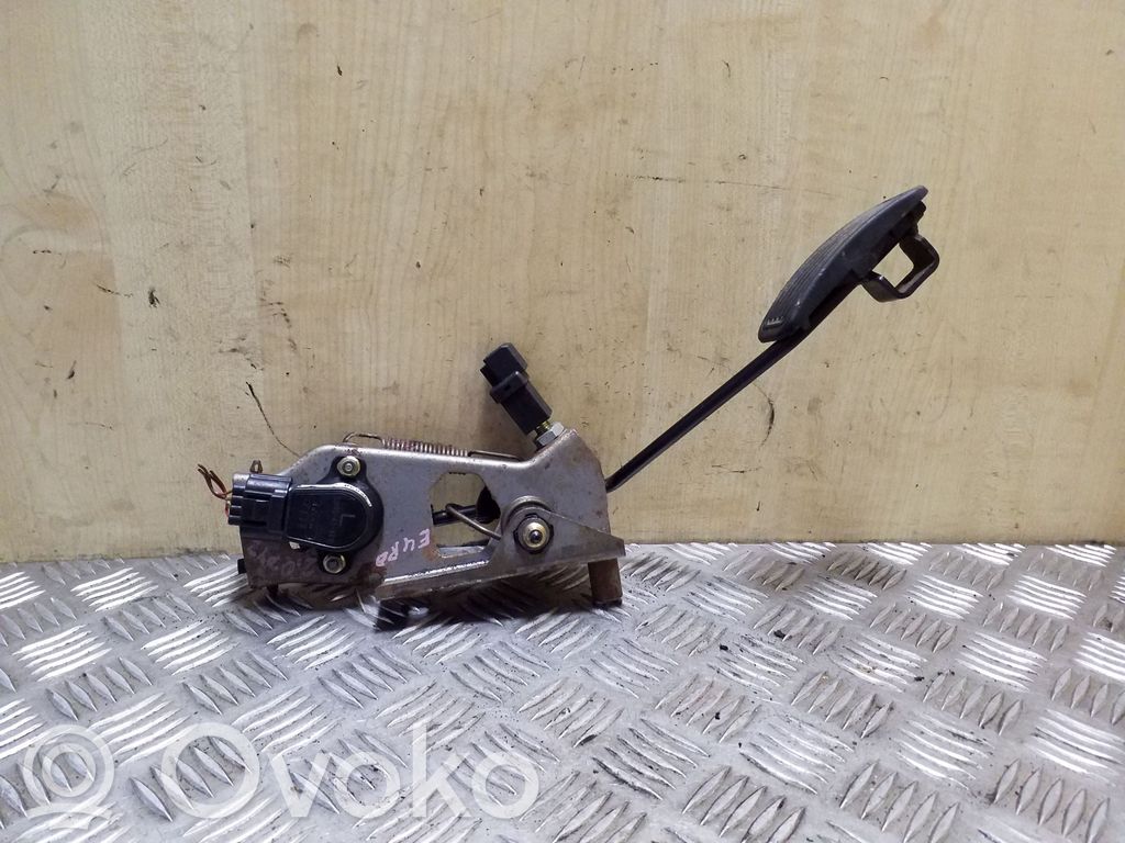 Accelerator throttle pedal   CB0541AC0,W6101080