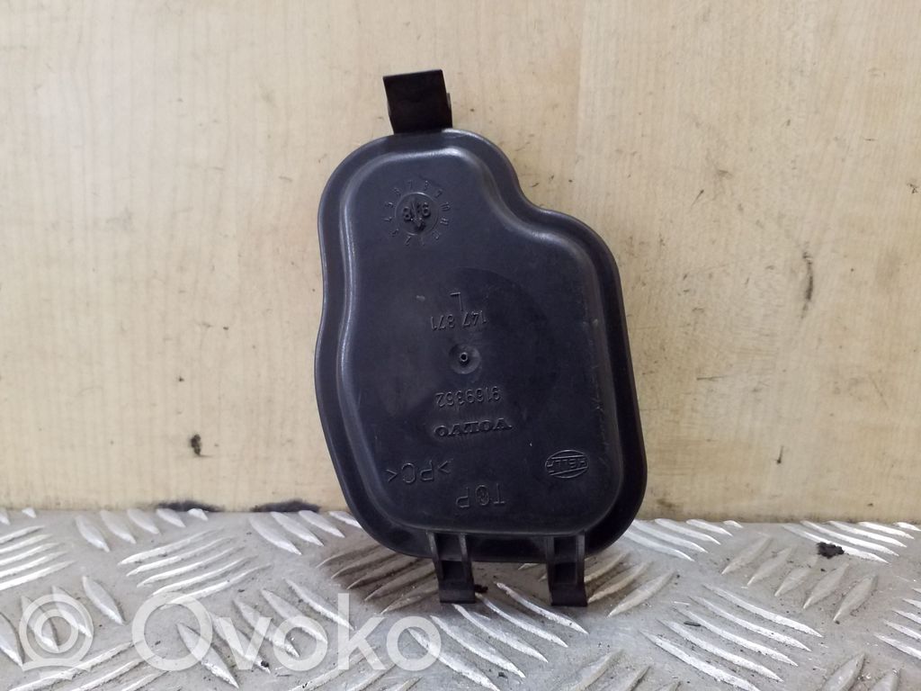 Volvo S70  V70  V70 XC Headlight/headlamp dust cover 