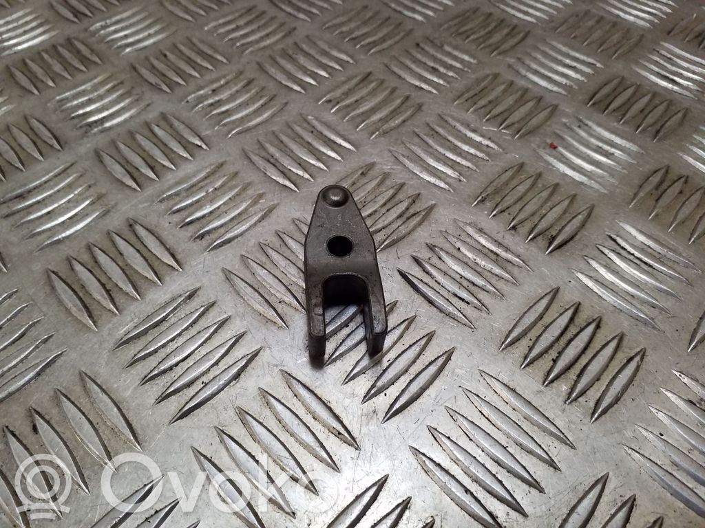 Abrazadera del inyector de combustible